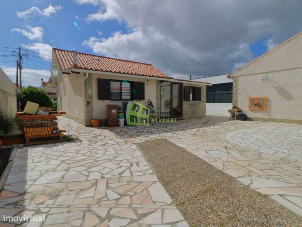 Moradia T2 Isolada com Anexo T1 - Fernão Ferro, Redondos-20