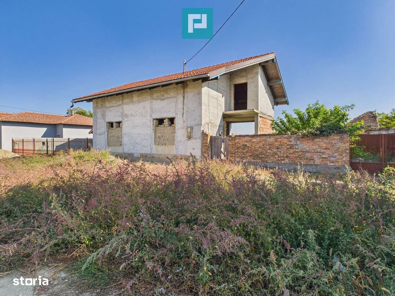 Casă la roșu cu 4 camere de vânzare - Imagine principală: 4/7