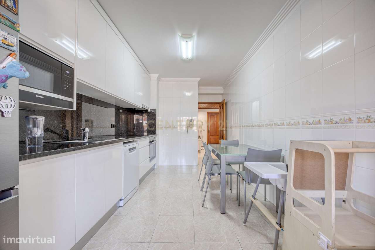 Apartamento T3 com varanda e Box fechada-10