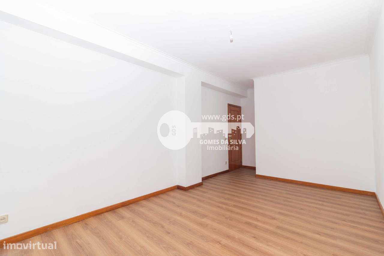 Apartamento T3 c/ suite na Rua Américo F. Carvalho-13