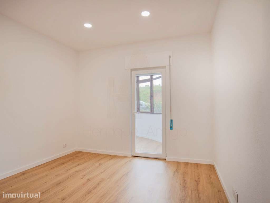 Excelente Apartamento T2 no centro de Santana-19