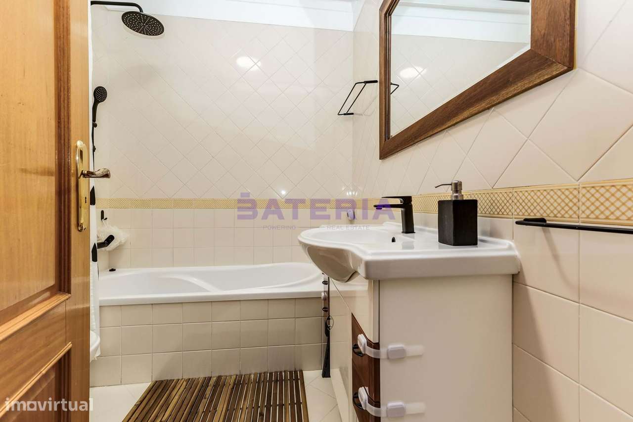 T2 com Suite, estacionamento e arrecadação em Massamá-16