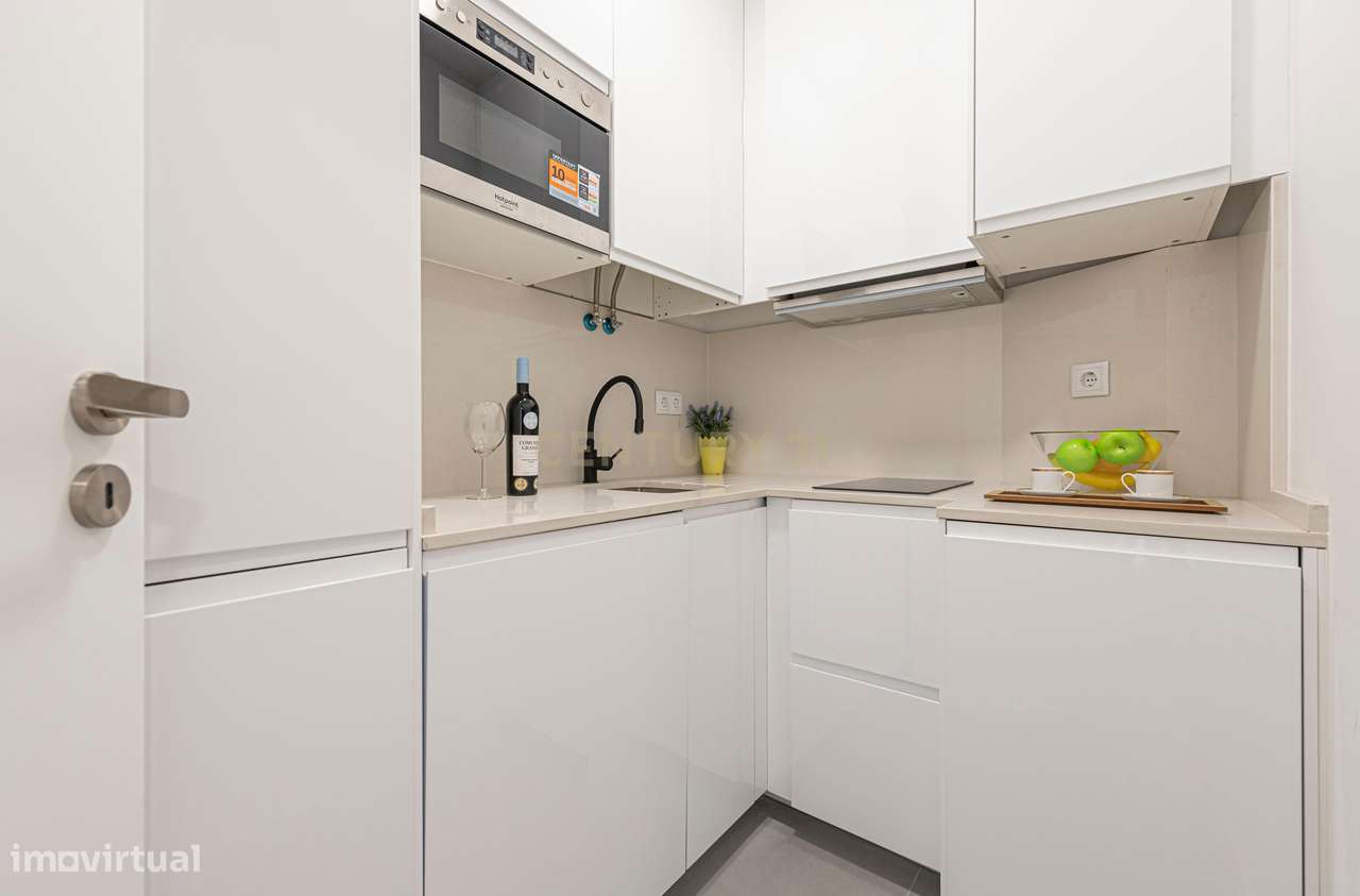 Apartamento Renovado com Vista Mar no Coração de Cascais-6