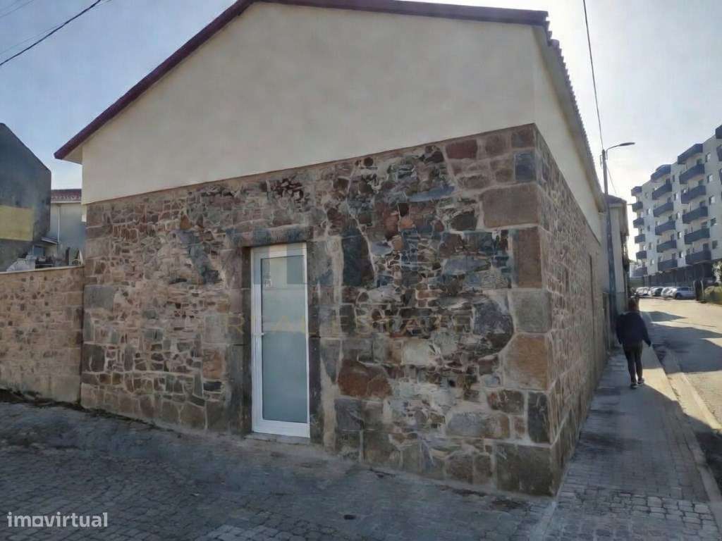 Moradia T1+2 em reabilitação - o equilíbrio perfeito entre tradição... - Grande imagem: 3/17