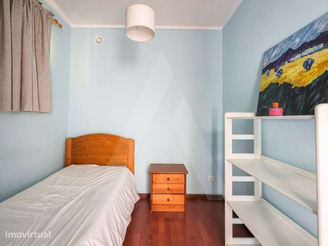 Apartamento T1+1 com arrumos e lugar de garagem em Mafamude!-16