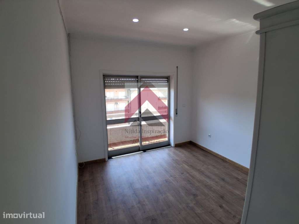 Apartamento T3 remodelado, localizado em Fânzeres (Gondomar)-14