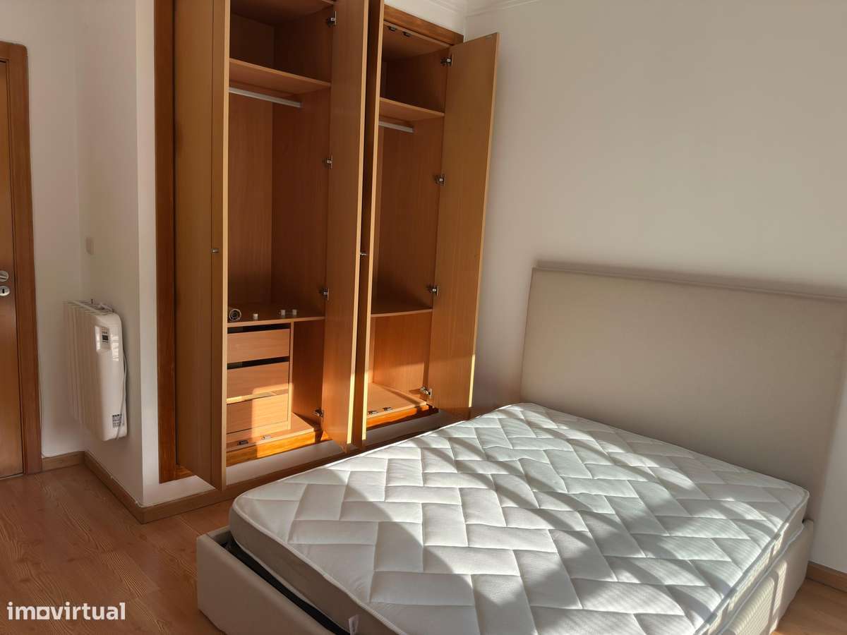 Alugo quartos em casa na Amadora - Grande imagem: 4/12