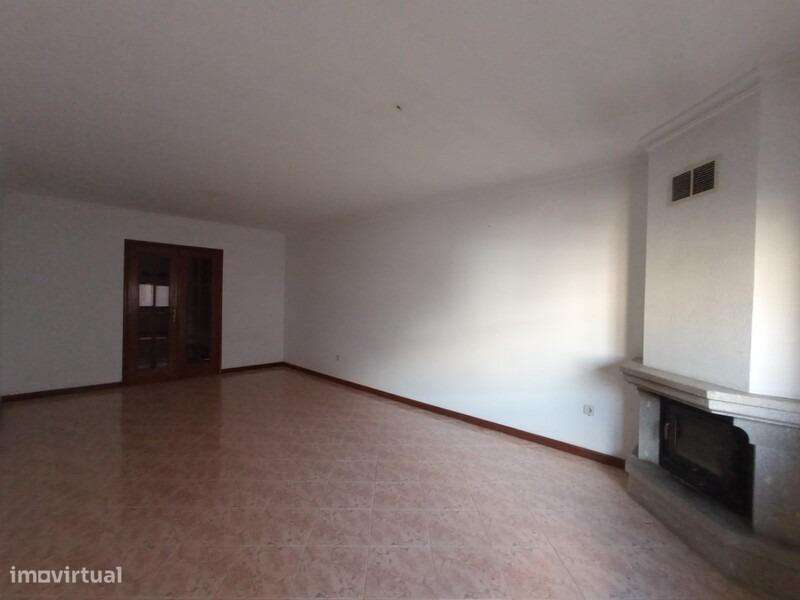 Apartamento T2 em Rio Tinto, Gondomar-4