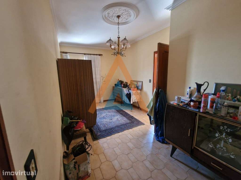 Excecional casa com 3 pisos e anexos, amplos espaços, possibilidade...-6