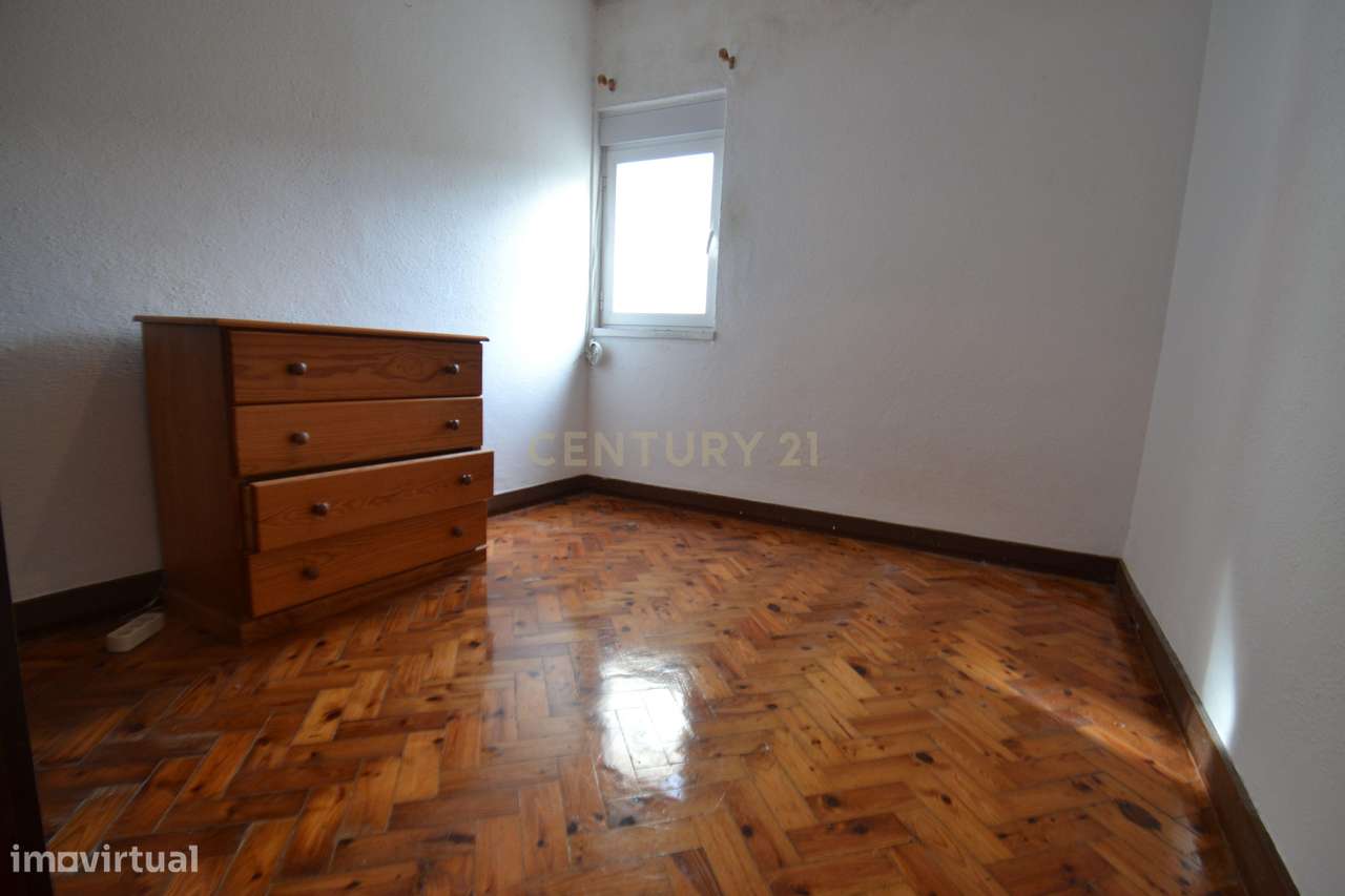 Apartamento T3 para remodelar em Lisboa | Oportunidade Única-3