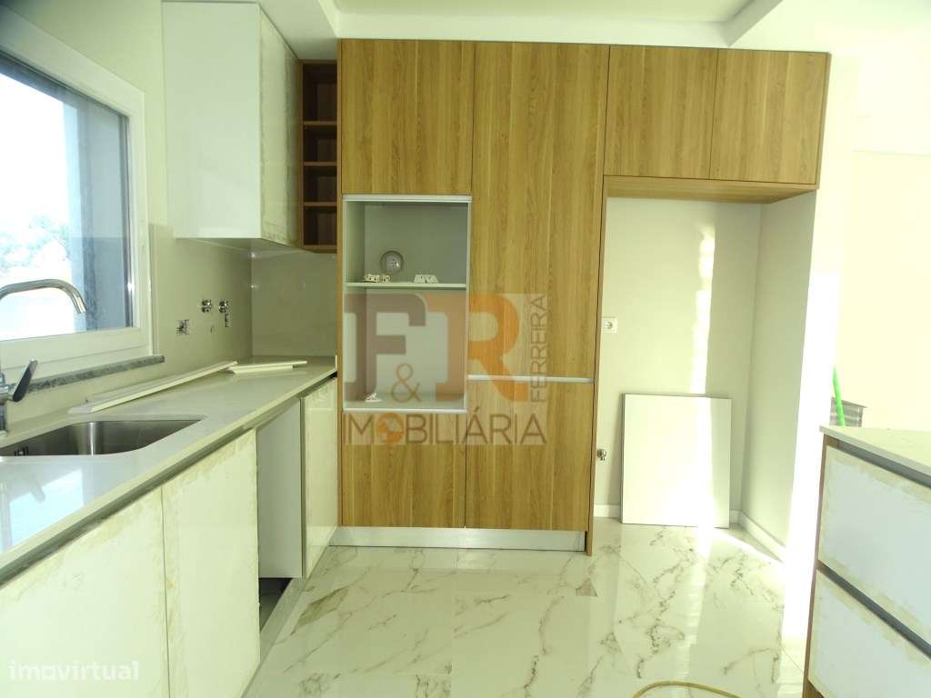 Moradia Isolada Duplex T5 Piscina e Terraço em Azeitão - Grande imagem: 4/52