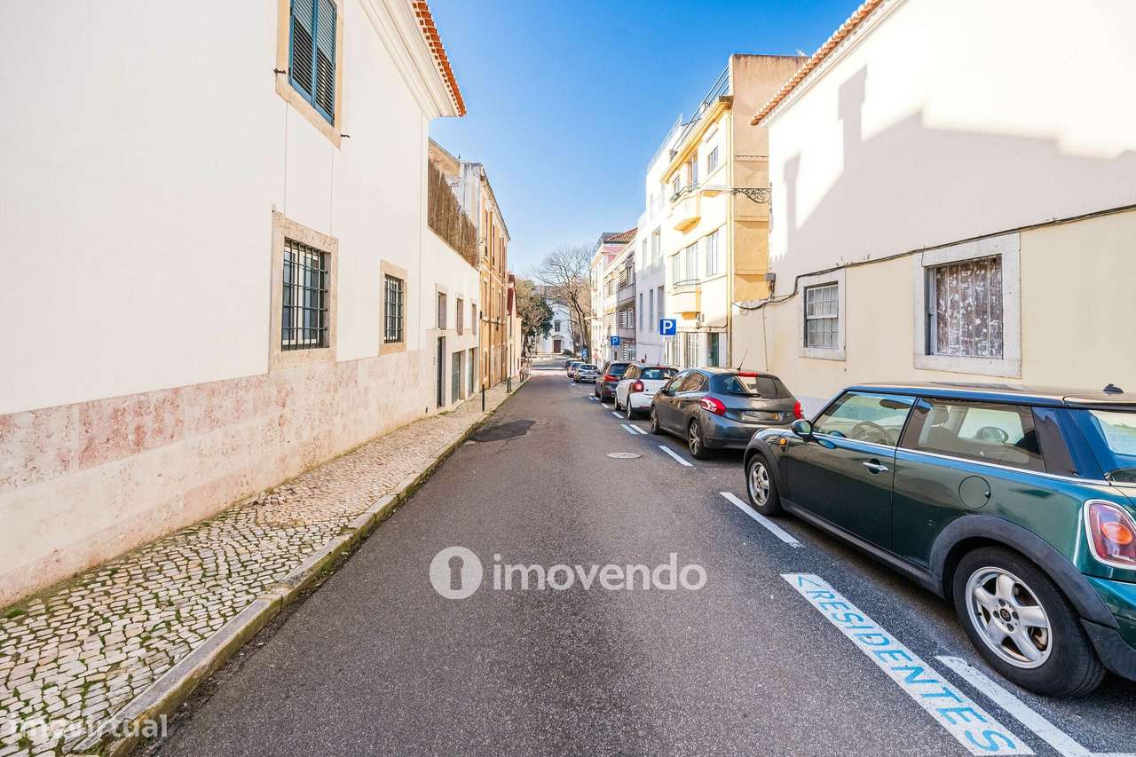 Apartamento T2 com cozinha equipada e mobilado, nas Amoreiras-38