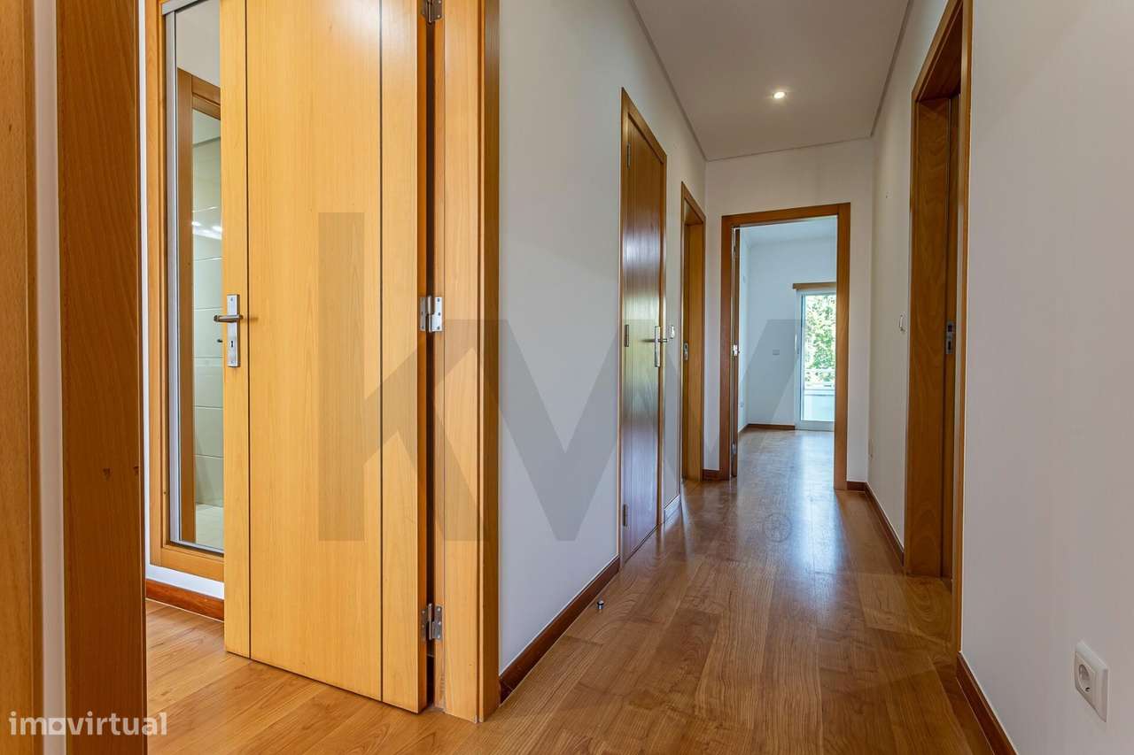 Apartamento T3 Duplex com aproveitamento superior | 5 Quartos | Garage-27