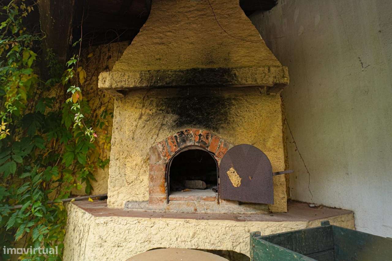 Palacete único dos anos 30 do séc. XX ergue-se no coração de Alcanena-10