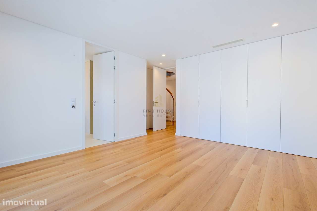 Moradia T4 de luxo em Condomínio Privado com Piscina e Jardim em São P-23