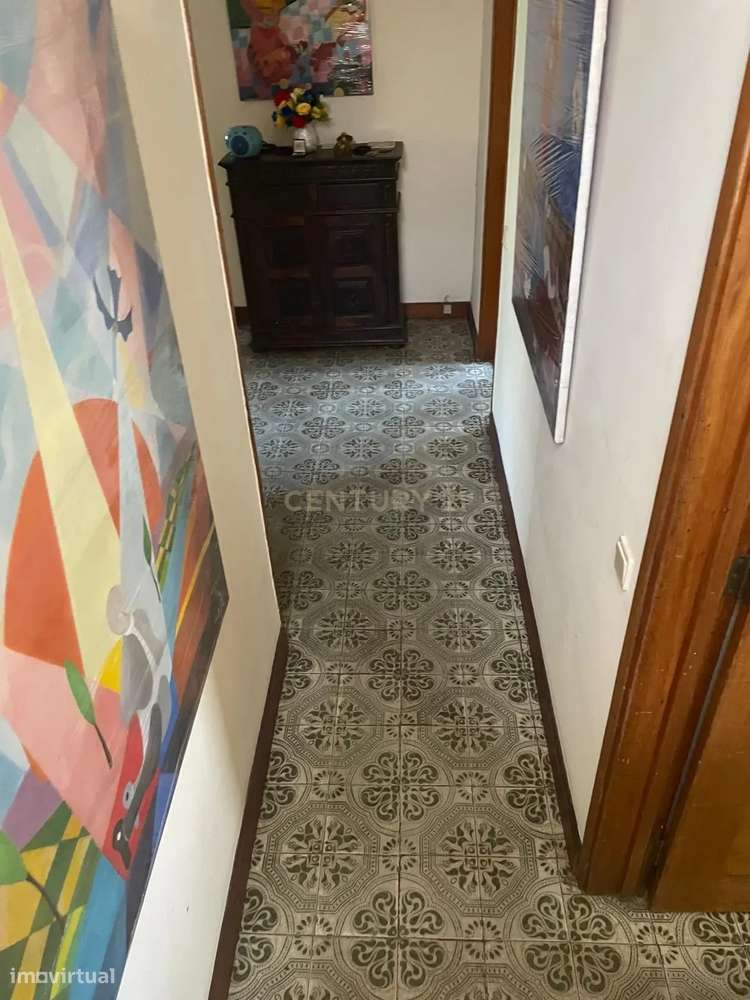 Oportunidade ! Moradia T6 para remodelar no Bairro de Sta. Cruz - Grande imagem: 5/34