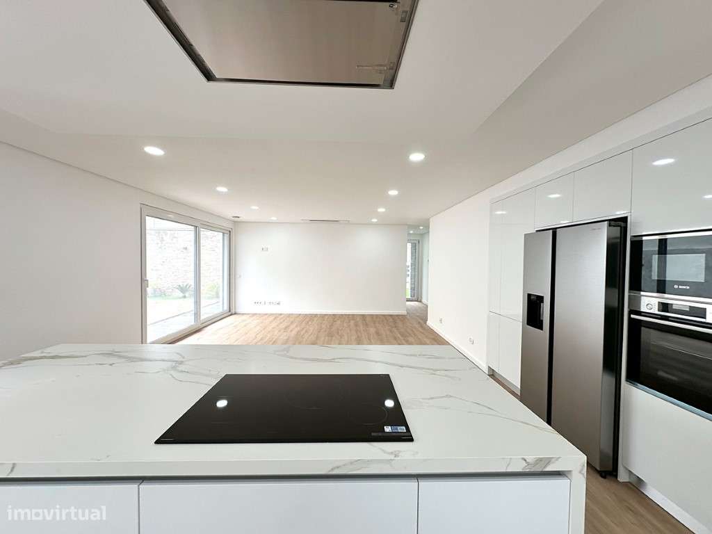 Moradia de luxo T4 com 3 suítes a Venda em Azeitão - Grande imagem: 2/24