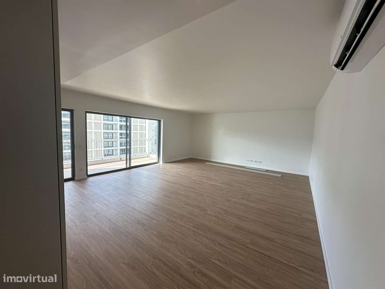 Apartamento T4 com jardim, Loures-2