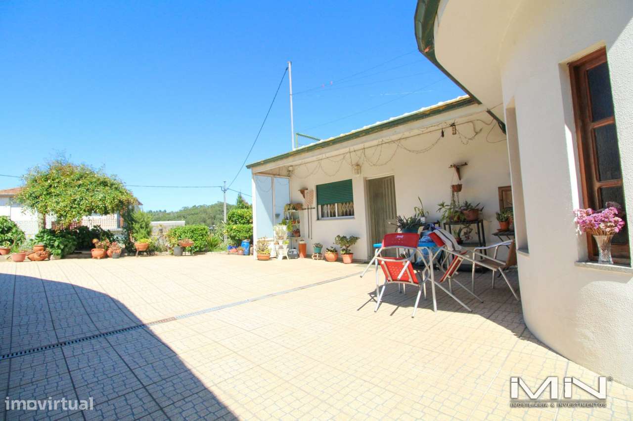 Mini Quinta com Construção Robusta, Poço, Adega e Viabilidade para Seg-35