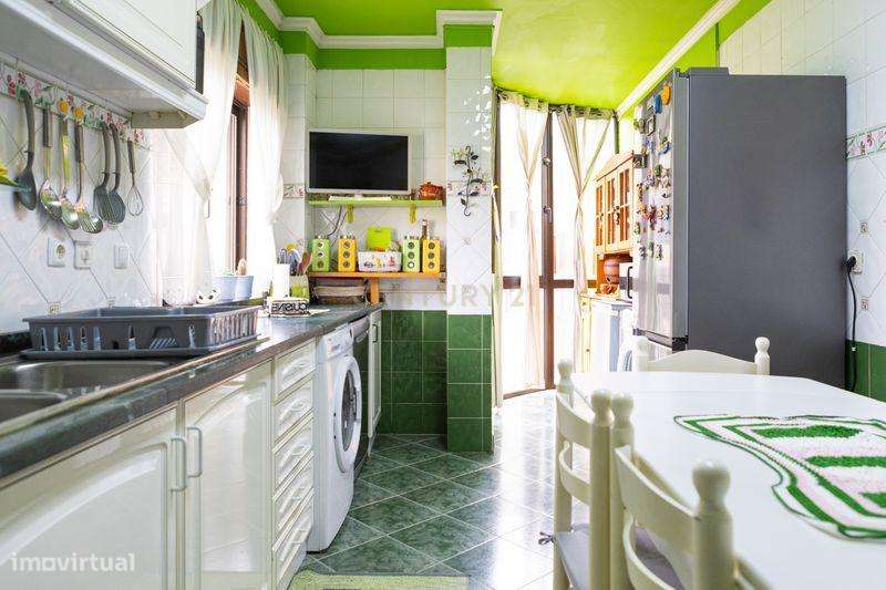 Apartamento T2 C/ elevador - Condomínio Fechado em Mina de Água, Amado-17