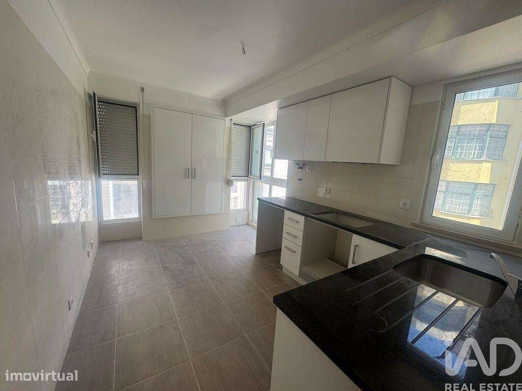 Apartamento T4 em Alcobaça e Vestiaria de 101,00 m2 - Grande imagem: 4/22