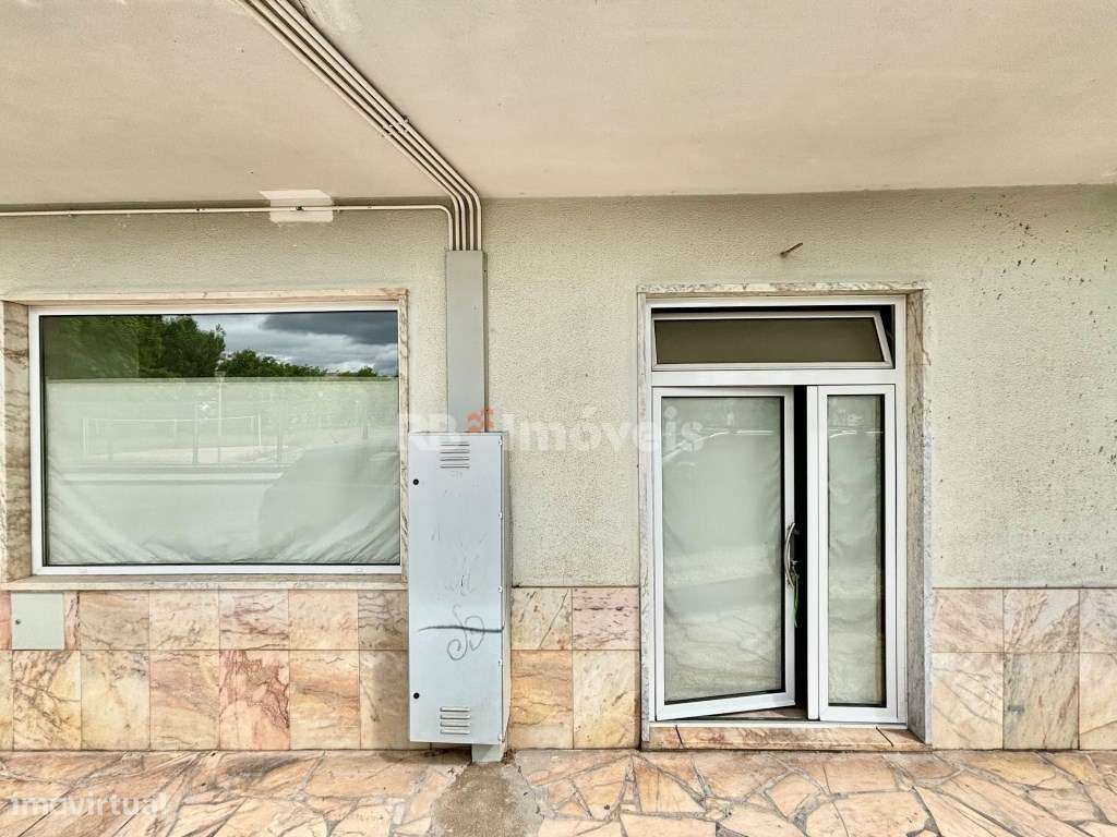 Loja com 108 m2, situada perto da escola secundária. - Grande imagem: 2/9