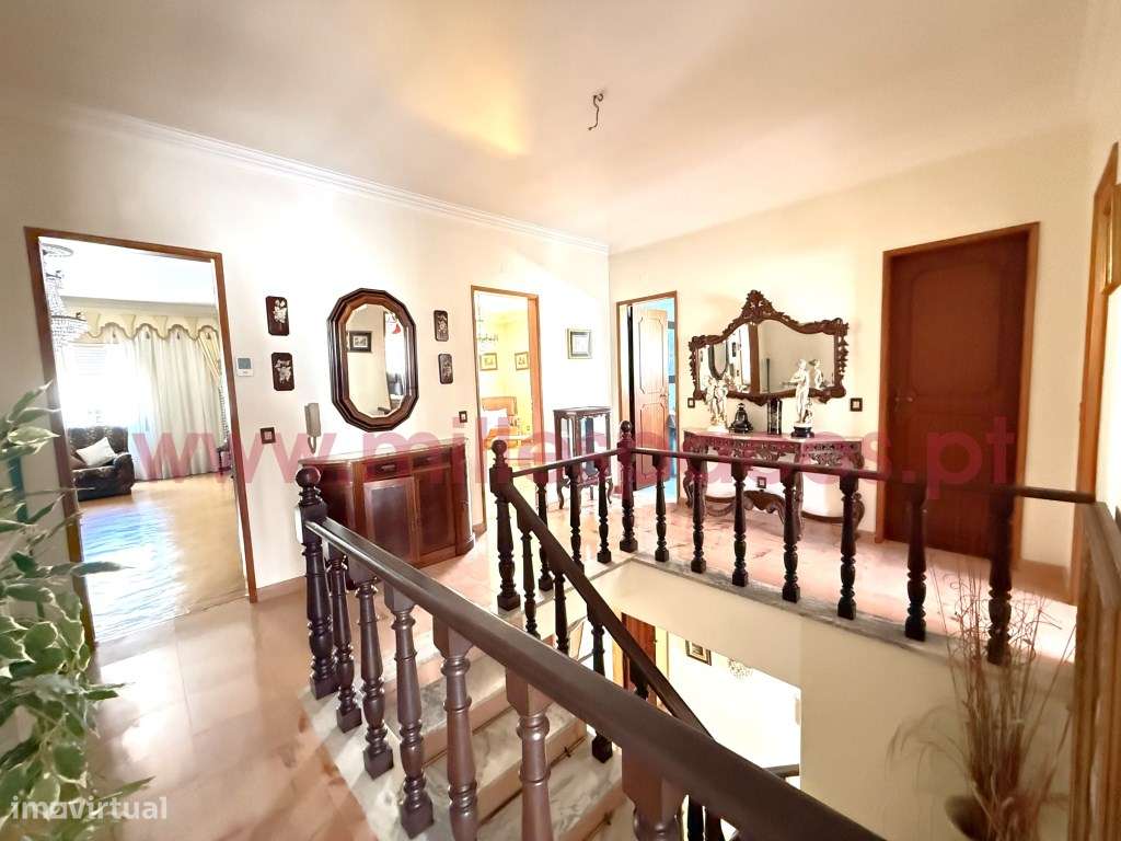 Moradia V6 com Garagem Centro da Cidade-27