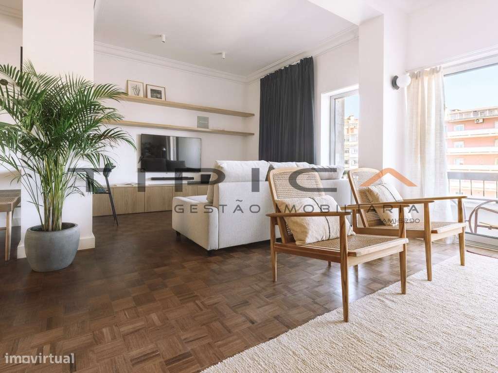 Elegante T2 luxuoso com varanda e vista rio deslumbrante - Grande imagem: 3/19