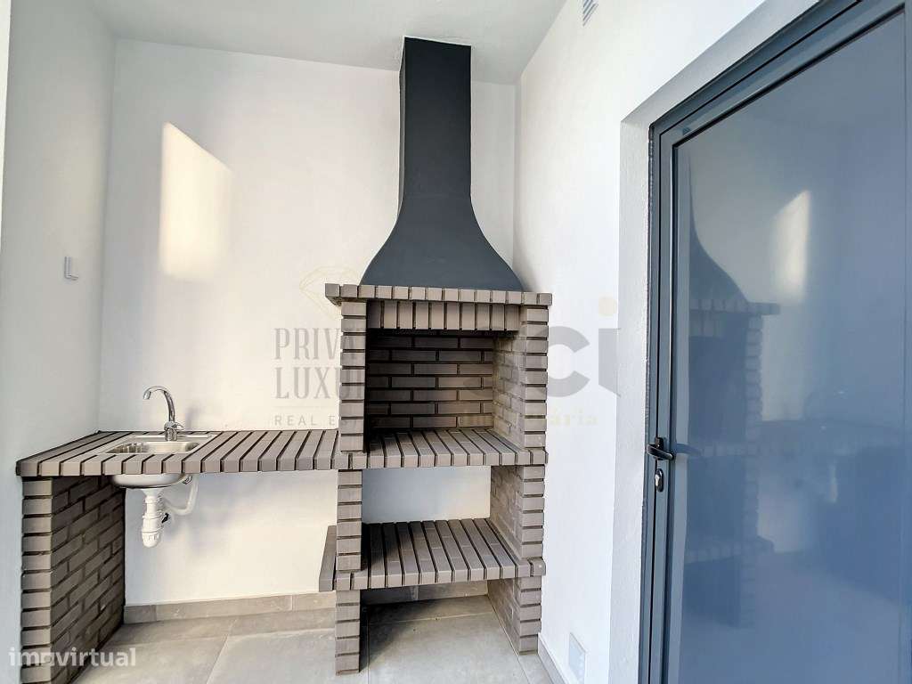 Moradia T3 Independente Térrea em Azeitão Garagem Piscina-39