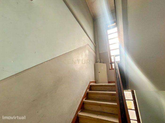 T2 com Sotão para reabilitação Falagueira, Amadora.-12