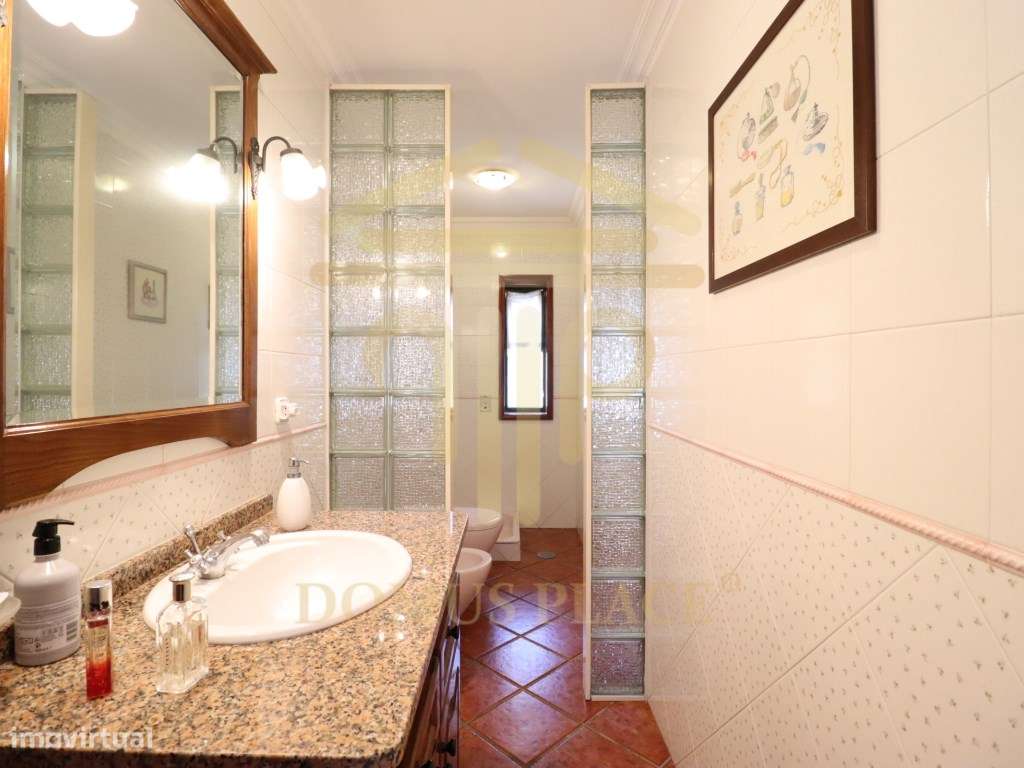 Moradia com Cave, Piscina e Terreno de 1878m² - Lavra
Vendida tota...-40