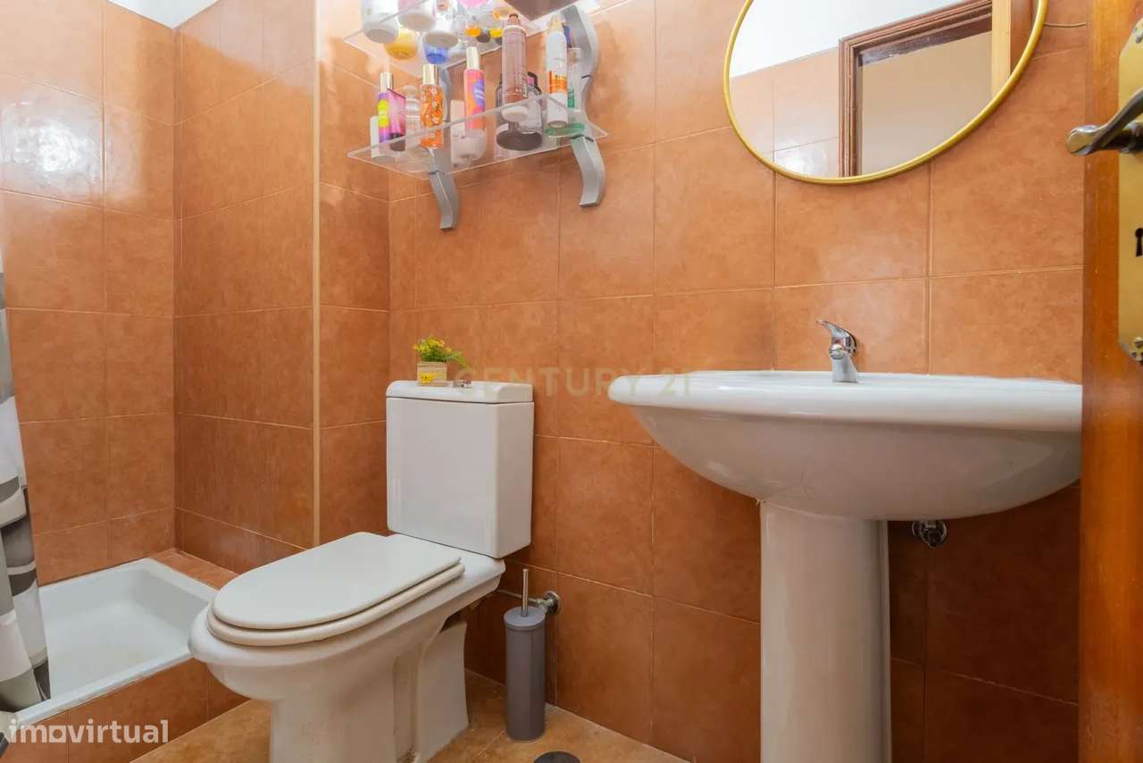 Andar de Moradia com Excelente Espaço Exterior / Terraço com 50 m² e S-27