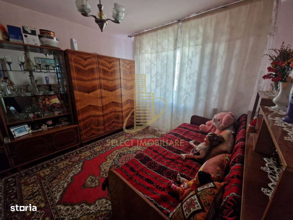 Apartament de 3 camere, decomandat, 66 mp., zona Sens.-4