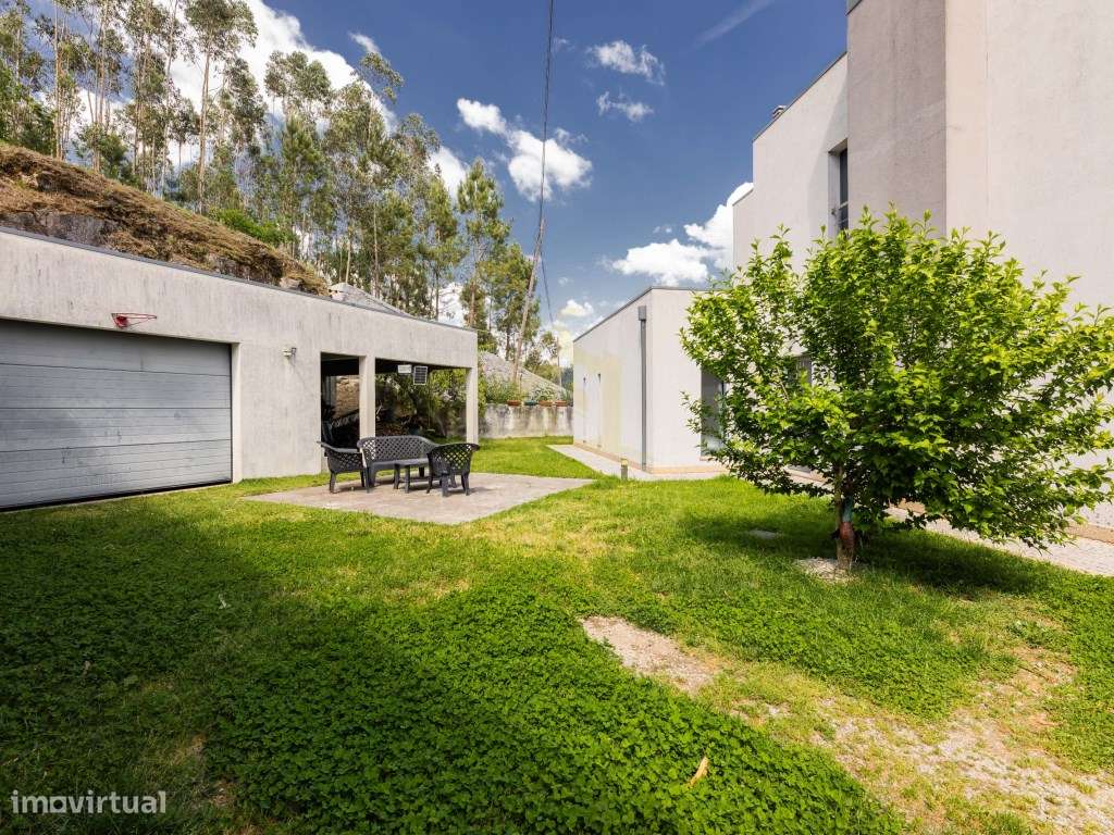 Moradia de Luxo Exclusiva de Arquitetura Moderna-29