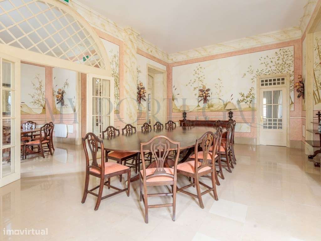 Elegância e História no Estoril: T2 com Vista Piscina no Condomínio...-27