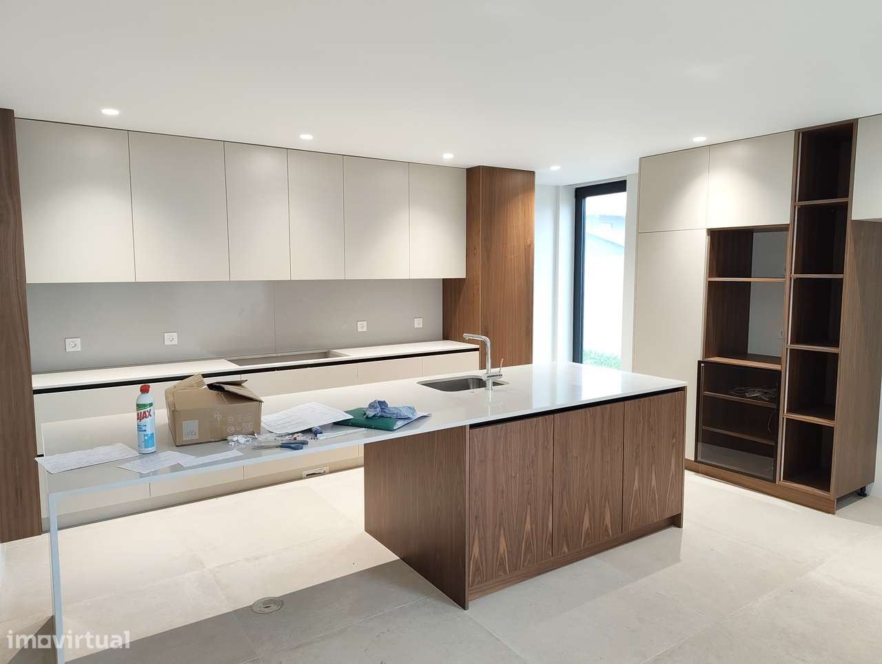 Moradia T5 com piscina e jardim em Canidelo-53