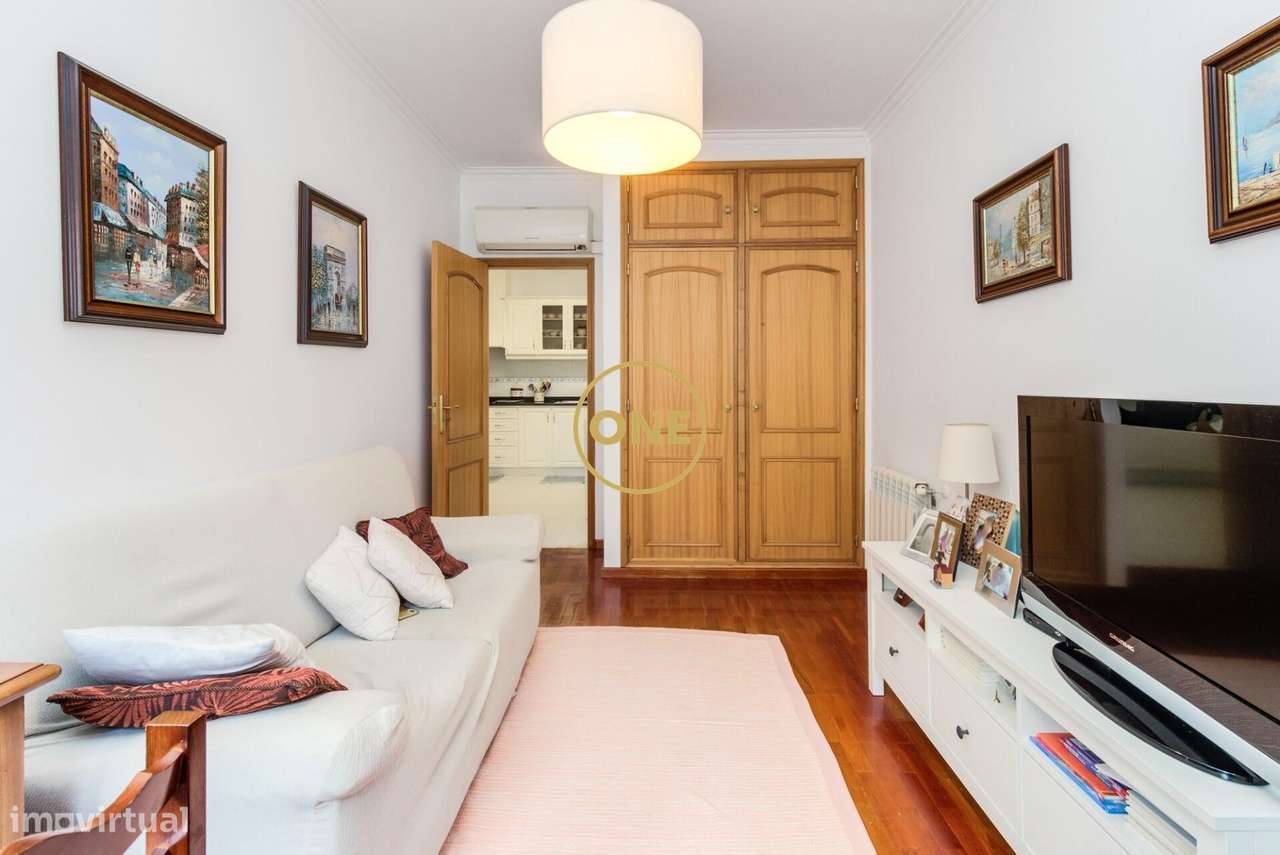 Moradia T4 com Jardim e Garagem na Ramada, Odivelas-32