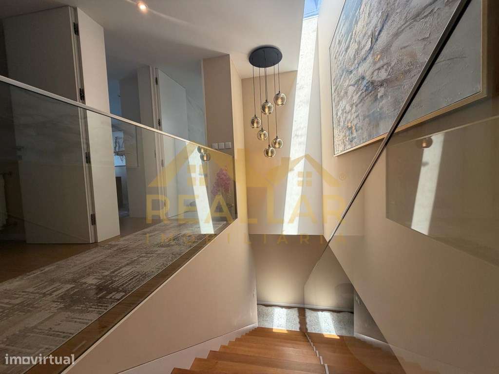 Exclusiva Moradia T4 Semi-Nova com Vista Rio - Condomínio Privado Q...-14