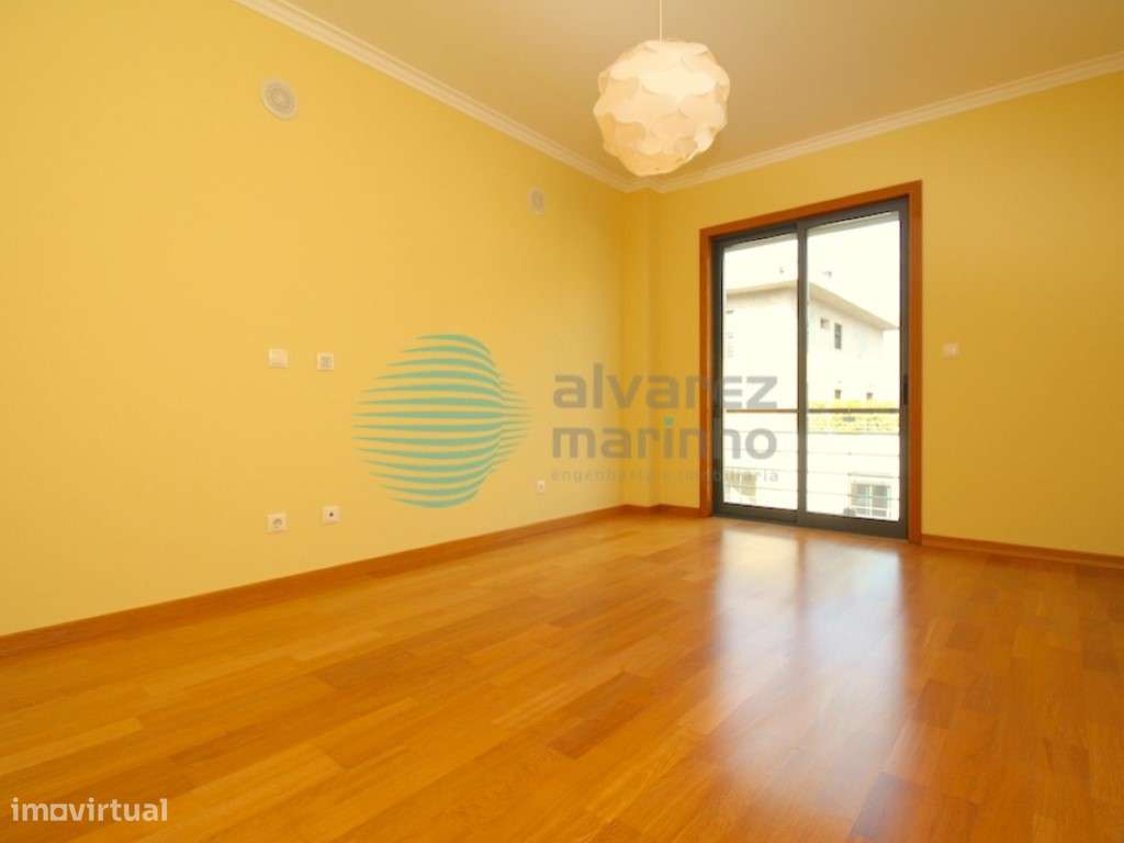 Apartamento T4, com 3 lugares de estacionamento, Parque das Nações-23