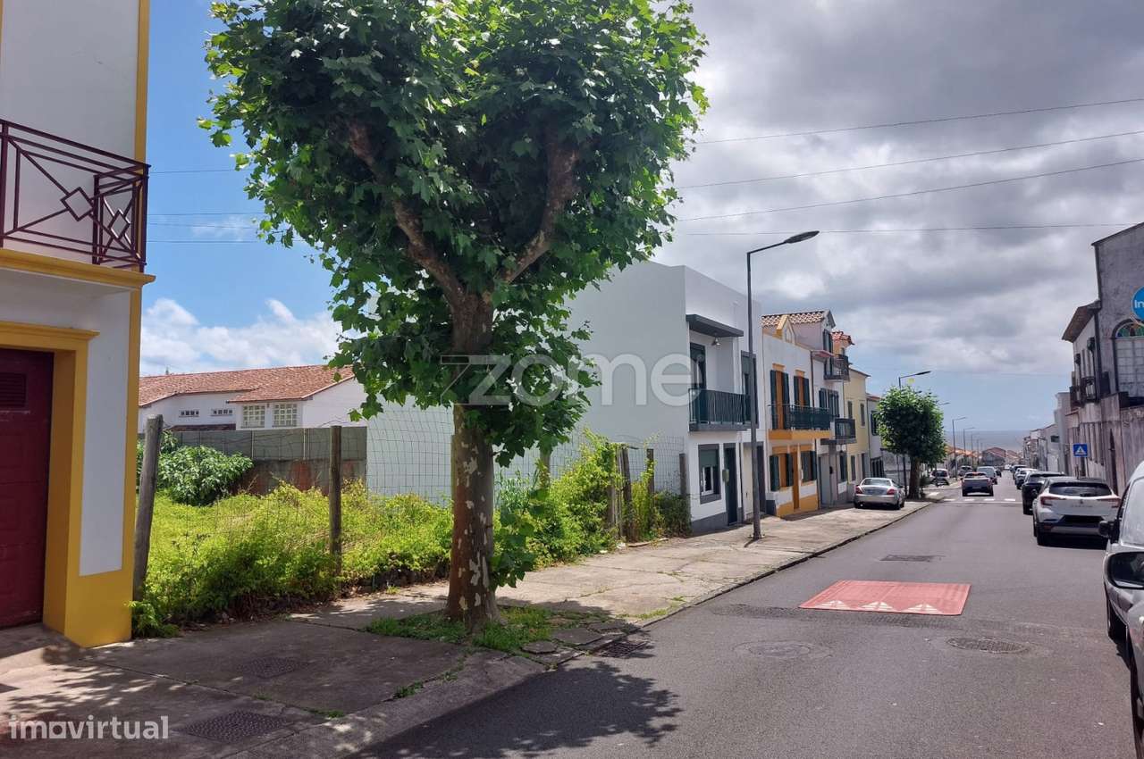 Lote para construção Rua Pintor Domingos Rebelo em Ponta Delgada - Grande imagem: 2/16