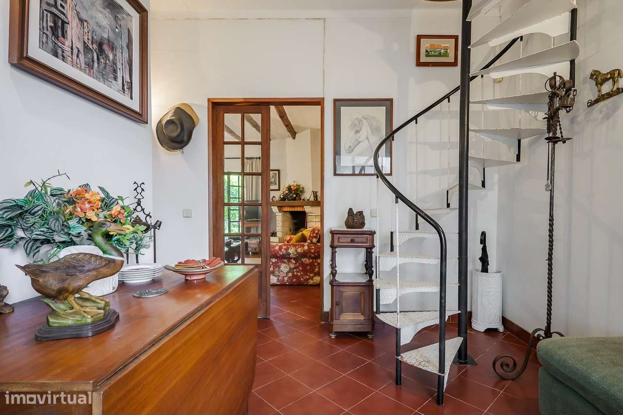 Moradia T4 com Jardim e Vista de Campo na Golegã-12