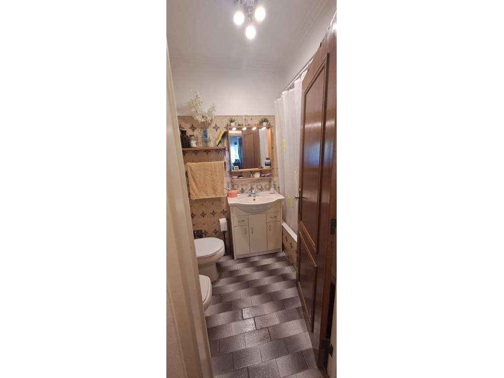 T3 com garagem e arrecadação na Estrada Portela em Carnaxide-13