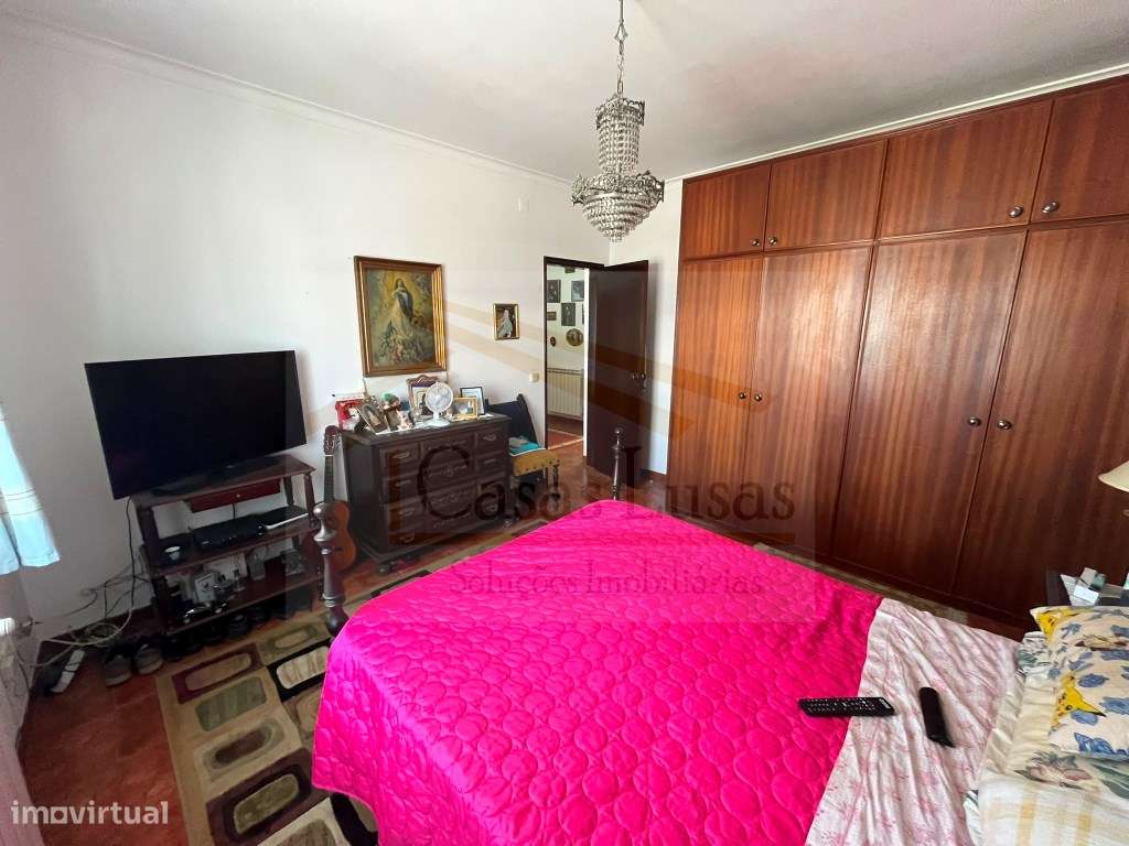 Moradia T3 no Centro do Cadaval - Localização Premium!-16