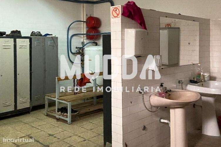 Espaçoso Pavilhão na Zona Industrial de São João da Madeira-16