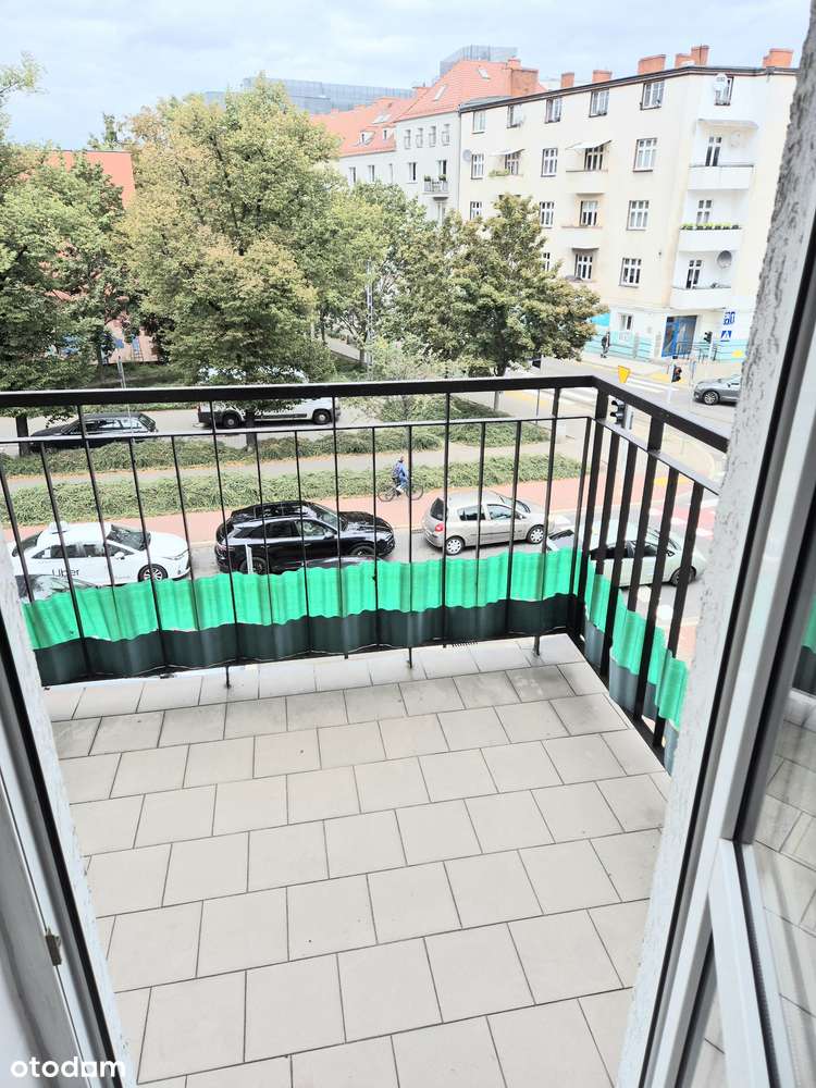 Blisko terenów zielonych z trzema balkonami-14