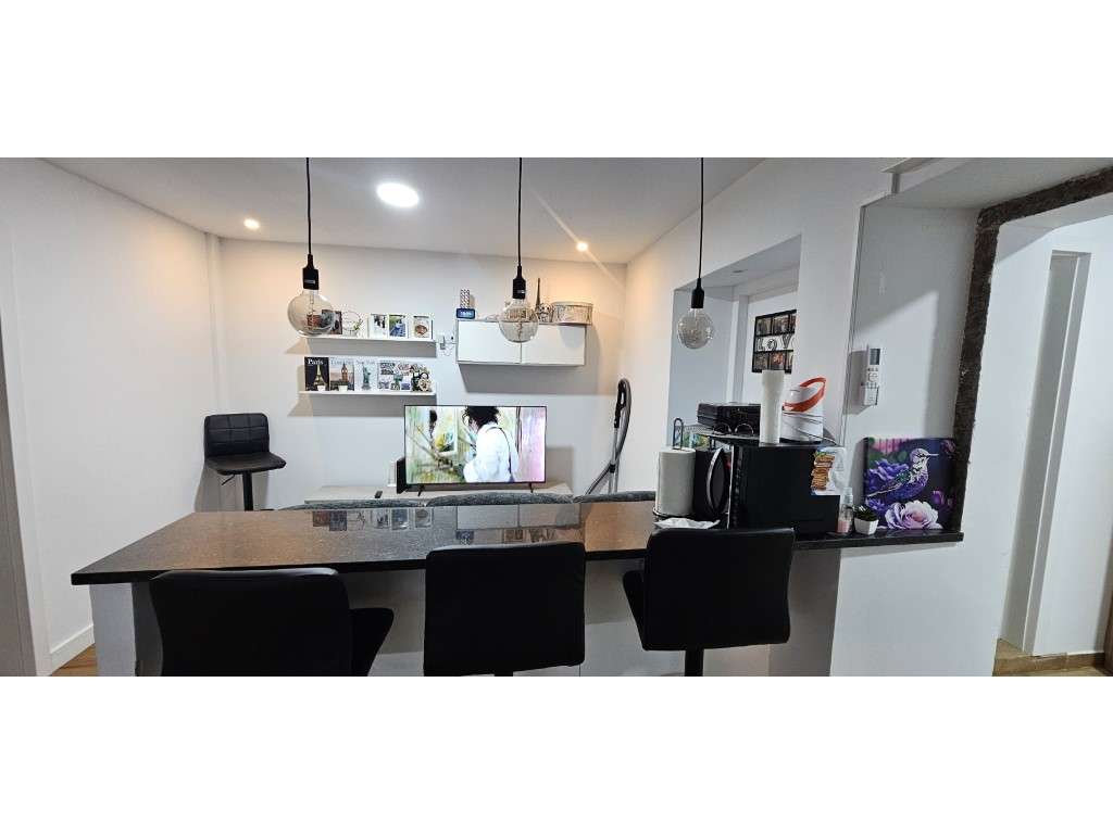 Moradia Remodelada com 4 Assoalhadas, Cacém, Sintra, Lisboa-6