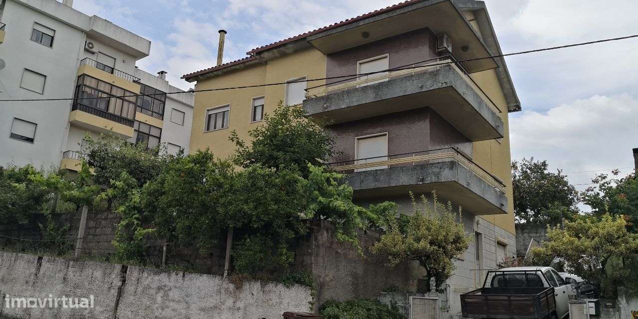 Moradia de R/C, 1º Andar, 2º Andar e Sótão em Proença-a-Nova-1
