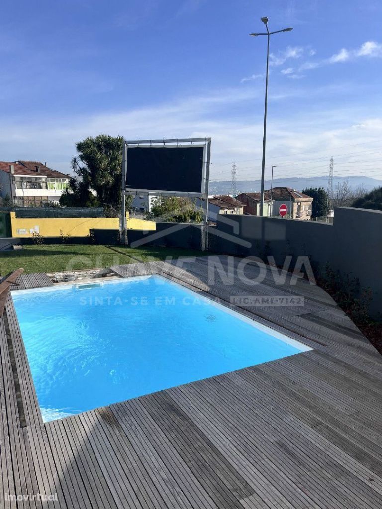 Moradia Isolada V3 c/ Piscina em Paranhos