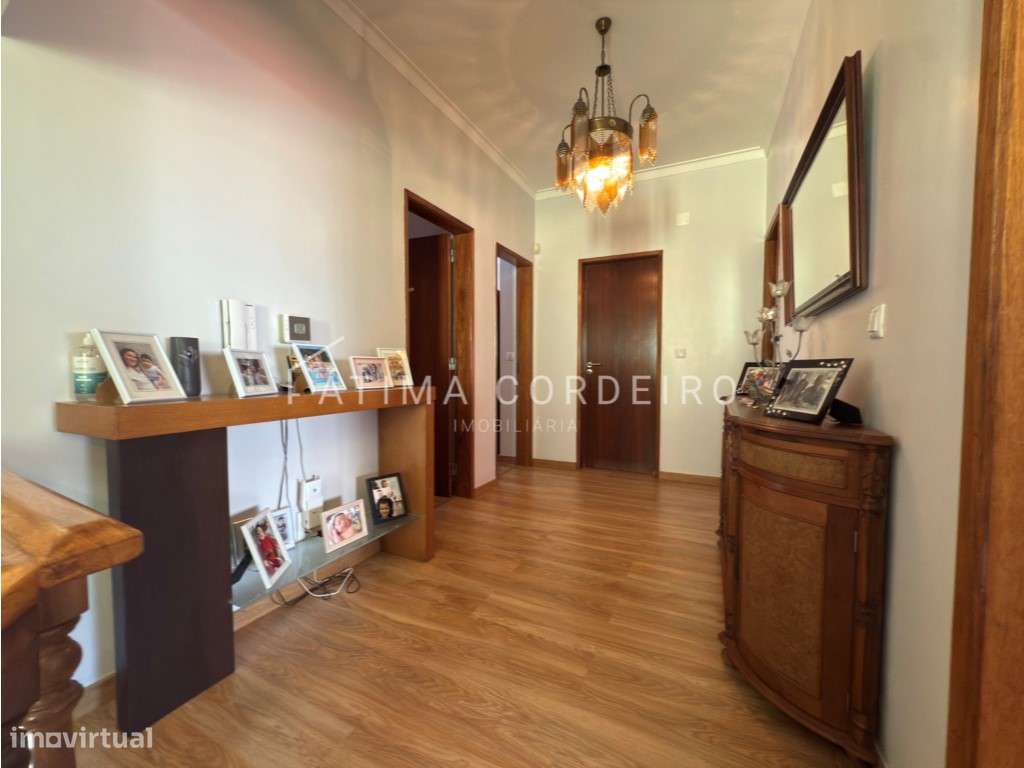 Moradia Isolada T5 em Lote de 375m² Excelente Estado - Sobreda-13