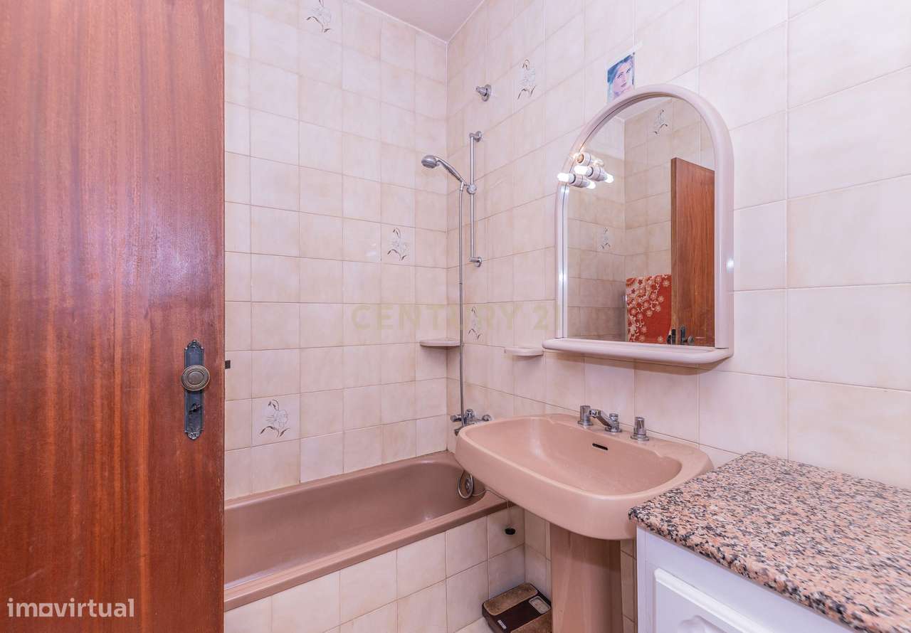 Venda/Cessão de Quinhão Hereditário composto por Apartamento T3 com Vi-20